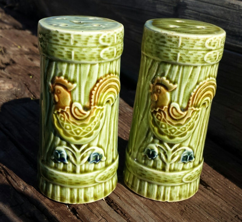 Picnic Salt /& Pepper Shakers Ceramic Rooster BBQ Party Shakers Spice Shakers