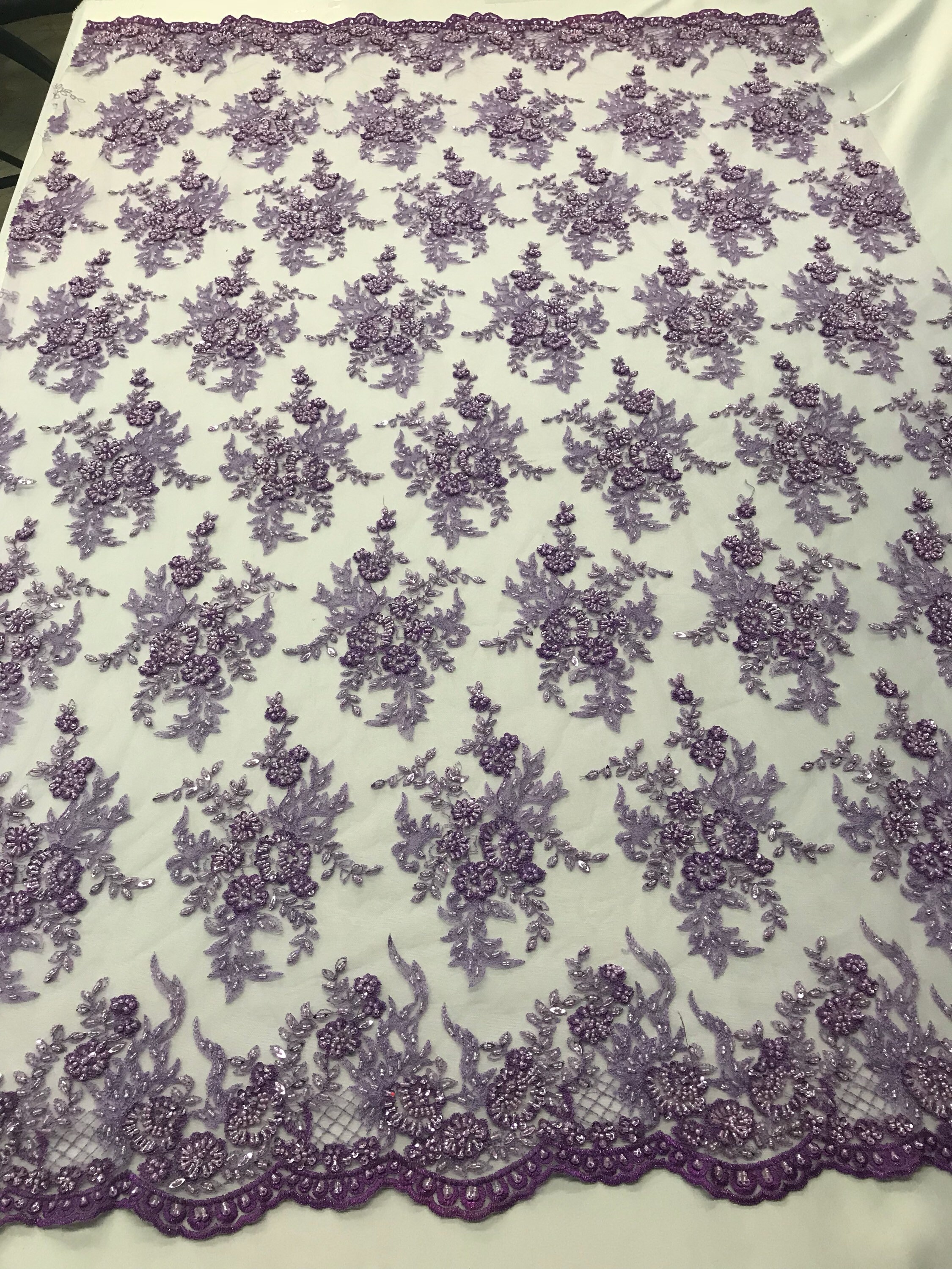 Tissu perlé - brodé de dentelle brodée à la main lila avec pierres précieuses paillettes fleur mariée maille robe mariage par la Cour Tissu perlé - brodé de la dentelle brodée à la de main lila avec pierres précieuses paillettes fleur mariée maille robe mariage par la Cour ee7040