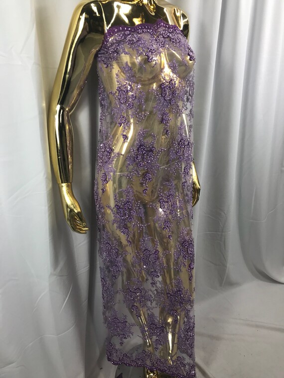 Tissu perlé - brodé de la dentelle brodée à la de main lila avec pierres précieuses paillettes fleur mariée maille robe mariage par la Cour ee7040 Tissu perlé - brodé de la dentelle brodée à la de main lila avec pierres précieuses paillettes fleur mariée maille robe mariage par la Cour ee7040