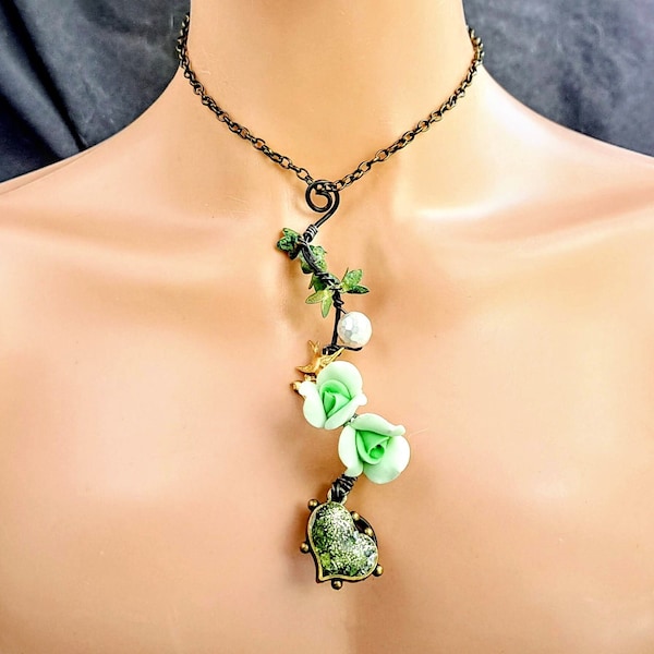Unique vintage lush green rose&brass heart collar necklace,Edgy unusual vintage metal flower brass chain choker,Soft goth statement jewelry