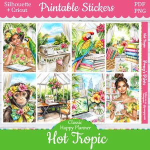 Può includere: Foglio di adesivi stampabili a tema tropicale. Il foglio presenta illustrazioni di una donna, un pappagallo, una scimmia e un paesaggio urbano. Il testo "Silhouette + Cricut", "Printable Stickers", "PDF PNG", "Hot Tropic", "Classic Happy Planner" e "Pansy's Prints" sono inclusi.