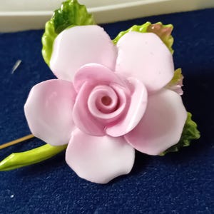 lapel, hat pin