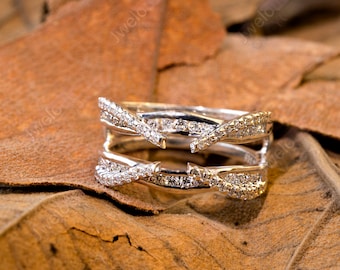 Anello con diamante moissanite taglio rotondo, anello nuziale da donna, anello con protezione avvolgente, regalo di anniversario per la moglie, anello in oro bianco 14 carati