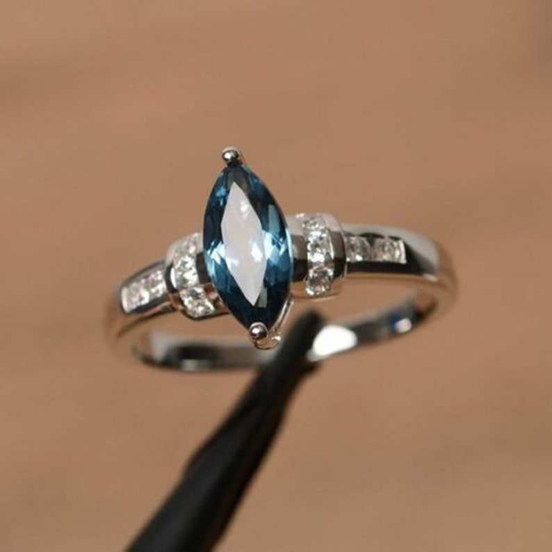 10*5MM Marquise Cut Blue Diamond /& Round Cut CZ Diamond Ring Solitaire With Accents Diamond Ring Wedding RIng For WOmen Engagement Ring