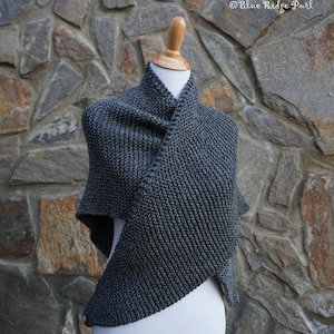 Outlander season 6 shawl / Outlander shawl / knitted triangle shawl / gray knit shawl