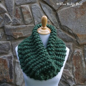 Chunky infinity scarf, green cowl scarf, 100% Peruvian wool