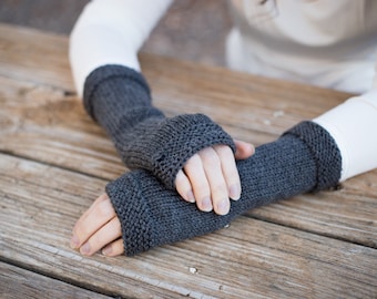 Outlander inspired, Castle Leoch fingerless gloves, Claire's gloves, gray knit fingerless gloves, Sassenach gloves, hand knit gauntlet
