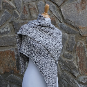 Outlander shawl, Claire's shawl, Lallybroch shawl, hand knit wrap, knitted triangle shawl, gray knitted shawl