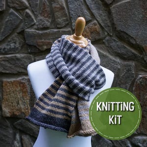 Striped scarf knitting kit, DIY scarf kit, printed pattern, yarn, knitting needles, knit stitch markers