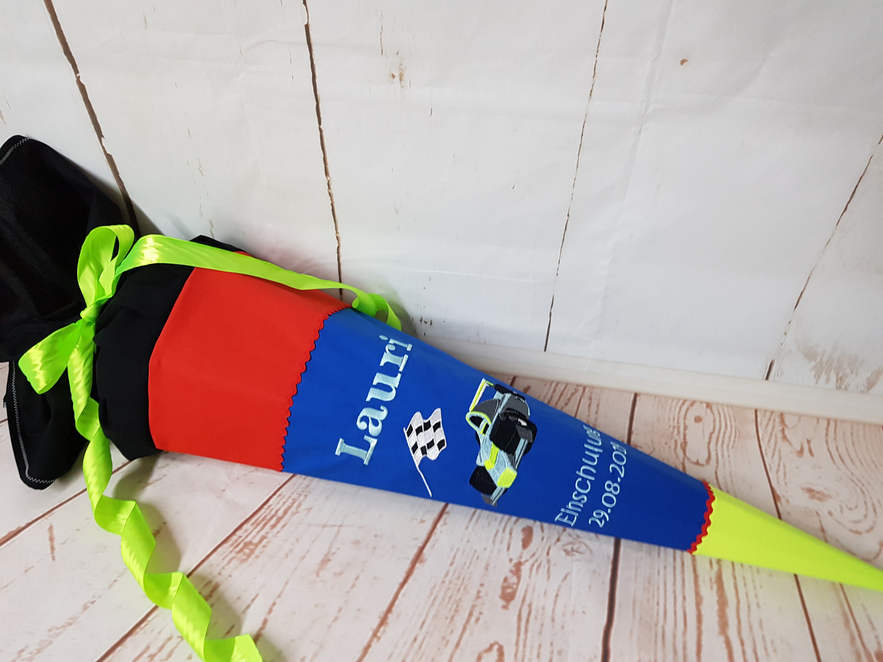 Prell Schultüte Bastelset Rennwagen – 68 Cm Hohe Zuckertüte Aus 3D-Wellpappe | Mit XXL-Stickern, Krepppapier & Bast
