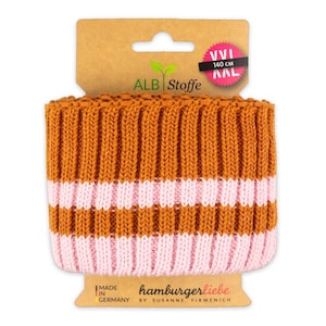 Könnte beinhalten: Ein 140 cm langer orangefarbener und rosa gestreifter Strickbesatz mit dem Text "ALB Stoffe" und "hamburgerliebe by Susanne Firmenich" auf der Verpackung.