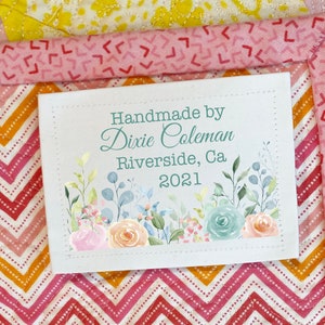 Pretty Floral quilt labels in Cotton or Polyester and personalized with your name. This set of 6 labels is available in sew-on form.