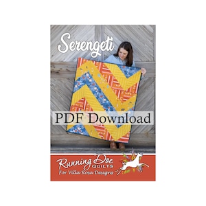 Pode incluir: Um download PDF para um padrão de colcha chamado "Serengeti" de Running Doe Quilts para Villa Rosa Designs. O padrão de colcha apresenta um design chevron colorido com tecidos amarelos, azuis, laranjas e vermelhos.