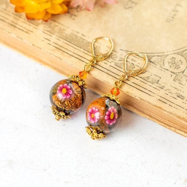 Boucles d'oreilles rondes motifs fleur en polymère, rose clair fuchsia mordoré orangé noir, Dormeuses laiton doré à l'or fin 24 carats