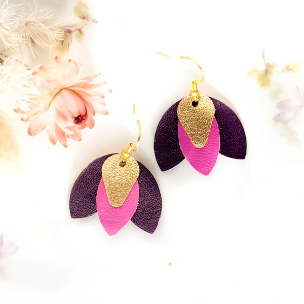 Boucles d'oreilles en cuir doré fuchsia et violet foncé "Crocus", Attaches dormeuses en laiton doré à l'or fin 24 carats