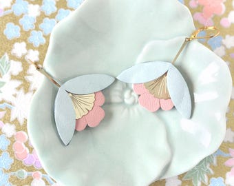 Orecchini a forma di fiore di ginkgo in pelle rosa e azzurra, orecchini a lobo ipoallergenici placcati in oro, regalo di compleanno Cottagecore per la mamma