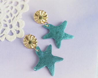 Orecchini a forma di stella marina in pelle riciclata – Blu Caraibico metallizzato – Chiusure a conchiglia in acciaio inossidabile anallergico