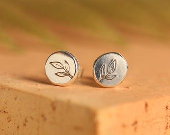 Puces d'oreilles 3 feuilles en argent massif. Boucles d'oreilles fait main, inspiration végétale et naturelle. Bijou minimaliste