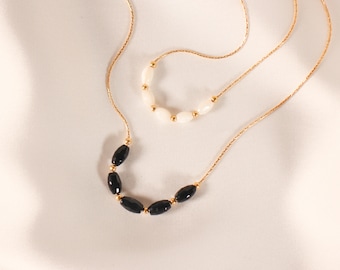 Caeli necklace, Albizia collection. Fine serpentine chain jewel, gold filled, semi-precious stone Black onyx, mother-of-pearl cultured pearl