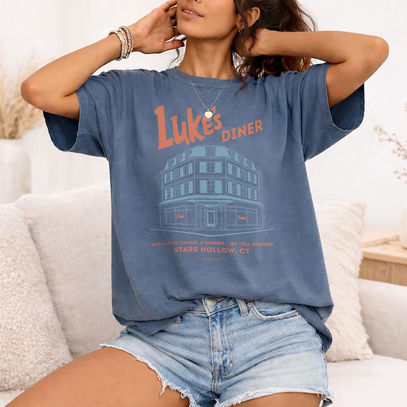 Gilmore Girls Stars Luke's Diner Building Officially Licensed Adult Oversized Comfort Colors T-Shirt and Crewneck Sweatshirts afbeelding 14