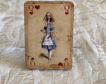 Alice in wonderland brooch, Alice wooden pin, Alice in wonderland brooch, mad tea party, pin tea party, birthday gift