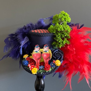 Mini top hat, Tweedledee and Tweedledum hat, alice in wonderland, mad hatter hat, tea party hat, mad hatter diorama, tea hat, medium