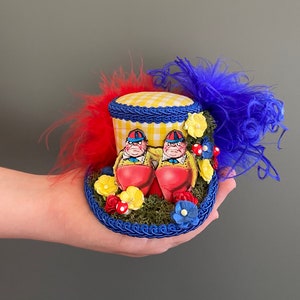 Micro Mini Top Hat, Alice in Wonderland, Tweedle Twins Hat, Mad Hatter diorama Hat, Tea party, Mad Tea Party Hat