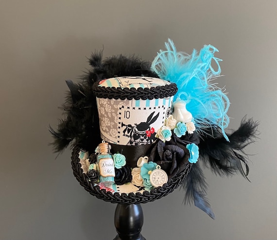 不思議の国のアリス: 3月うさぎといかれ帽子屋の世界 | TikTok 不思議