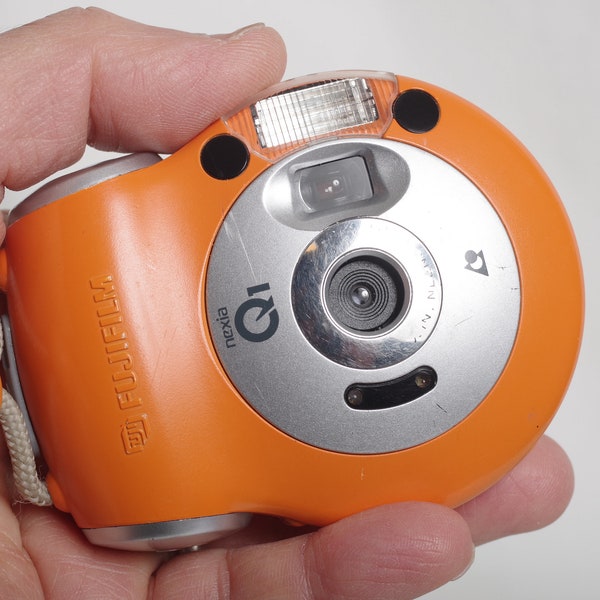 Fujifilm Nexia Q1 Advance Photo System camera Orange + voigtlander VXG200 film!