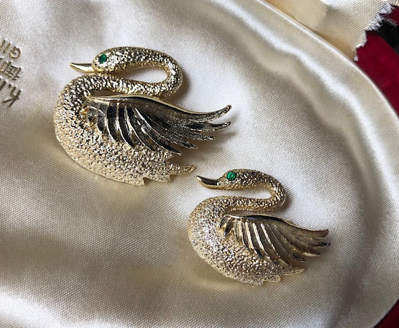 50s/60s Mid-Century Gold Toned Swan Brooches UNBR… - image 1