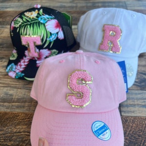 Niñas Fuzzy Letter Hat, sombrero rosa para niños pequeños, sombrero con nombre de niña bebé, sombrero inicial para niñas, gorra de béisbol para niñas lindas, negro, rosa, blanco girlie fuzzy