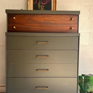 VERKAUFT NICHT KAUFEN Mid Century Modern Kommode | Individuell bemalte Möbel