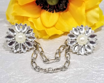 Rhinestone Flower Pearl Sweater Clip: Cardigan Collar Guard
