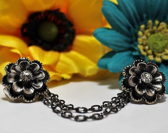 Black and Antique Silver Flower Sweater Clip, Flower Cardigan Clip, Sweater Clasp, Sweater Closure, Cloack Clasp, 5102