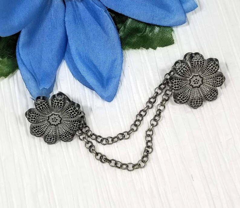 Sweater Closure 5050 Gray Round Flower Sweater Cardigan Clip