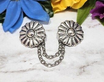 Pinza para suéter con margaritas plateadas, protector de cárdigan vintage