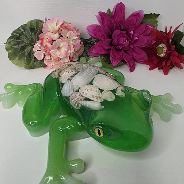 Resin Large Frog- Green with Seashells