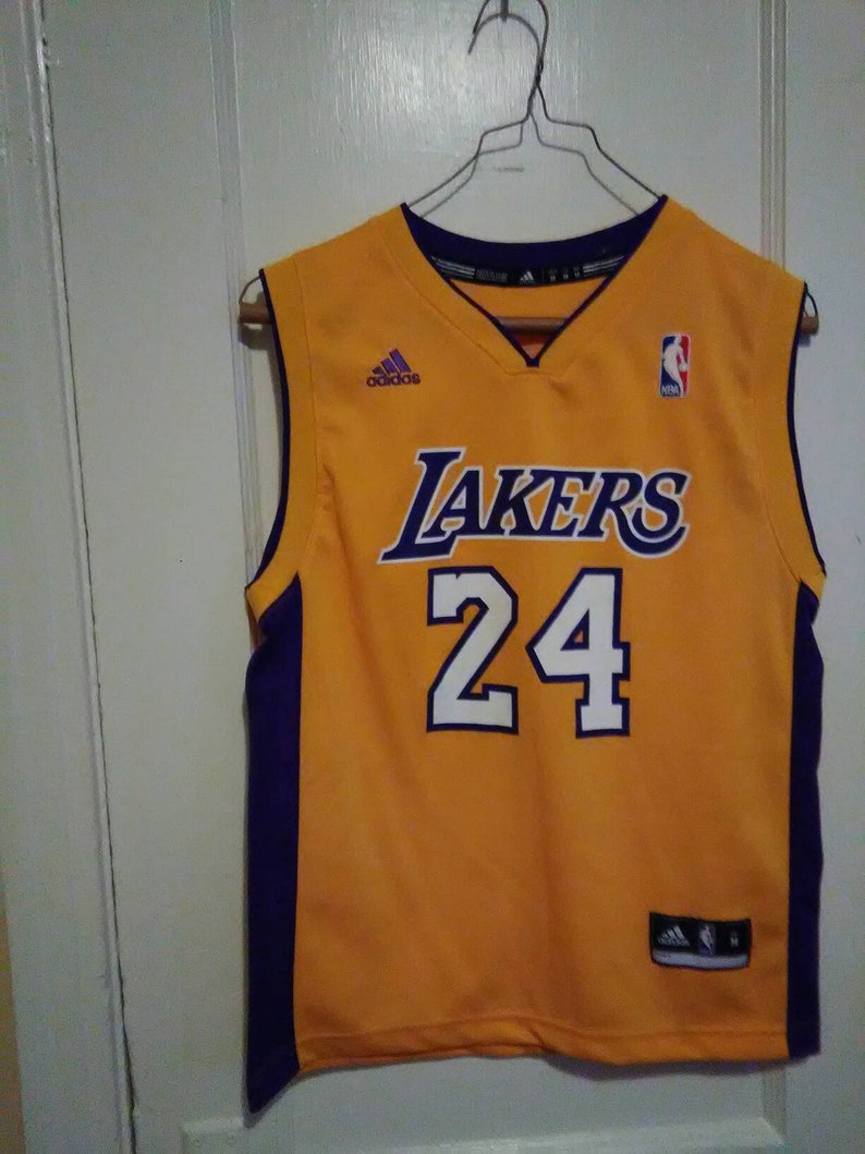 kobe bryant jersey medium