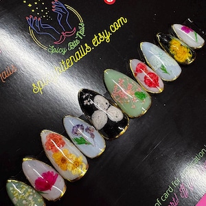 Gilded Garden - Pastel and Dried Flower Gold Chrome Lined False Press-On Nail Extensions 10pcs