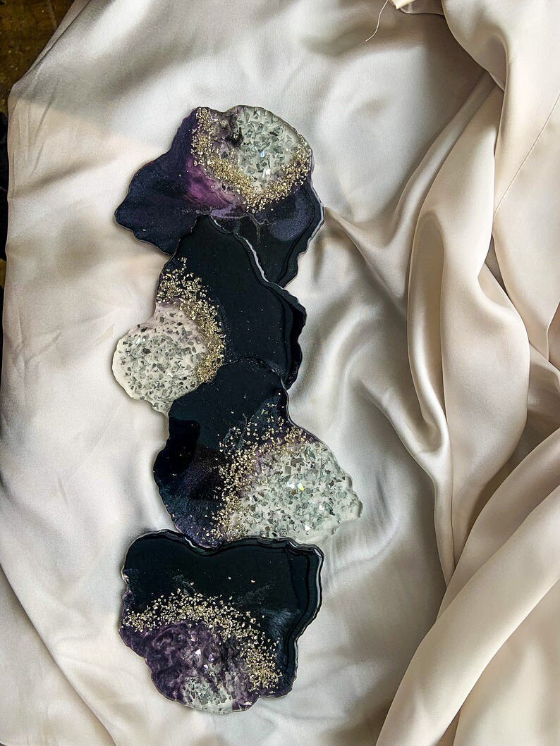 Set Di 4 Sottobicchieri In Resina A Forma Di Fiore – Diametro 10,2 Cm, Bordi Rialzati, Lavabili In Lavastoviglie