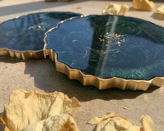 Resin coasters | Set of 4 | handmade |eid gift|emerald green coasters| emerald green gold decor| forest green table| green table decor