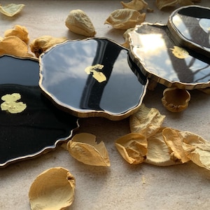 Black Beauty|gold resin coasters|black drink coasters|black and gold vintage|gift for her|Glam gifts|glitter coaster|unique gifts for her