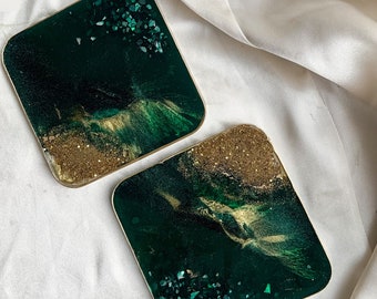 Resin coasters | Set of 4 coasters|handmade gift|emerald green coasters| emerald green gold decor|Christmas table setting| green table decor