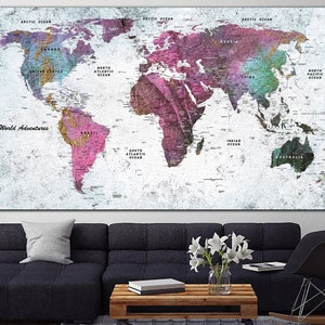 Kleurrijke wereldkaart afdrukken artistieke gradiënt aquarel kaart met citaat 'Onze wereldavonturen' voor modern decor