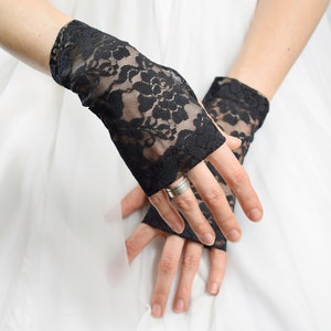 Gothic Vintage Feather Gloves Lace Crystal Steam Mechanical Elastic Wrist Bracelet Halloween Cuff Party Pack of 2 