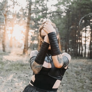 Karwasze ze sztucznej skóry, ręcznie robione akcesoria festiwalowe, średniowieczne kajdanki na ręce dla mężczyzn i kobiet