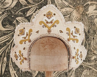 Crown/headpiece/tiara Embroidered "Nimbée" raffia