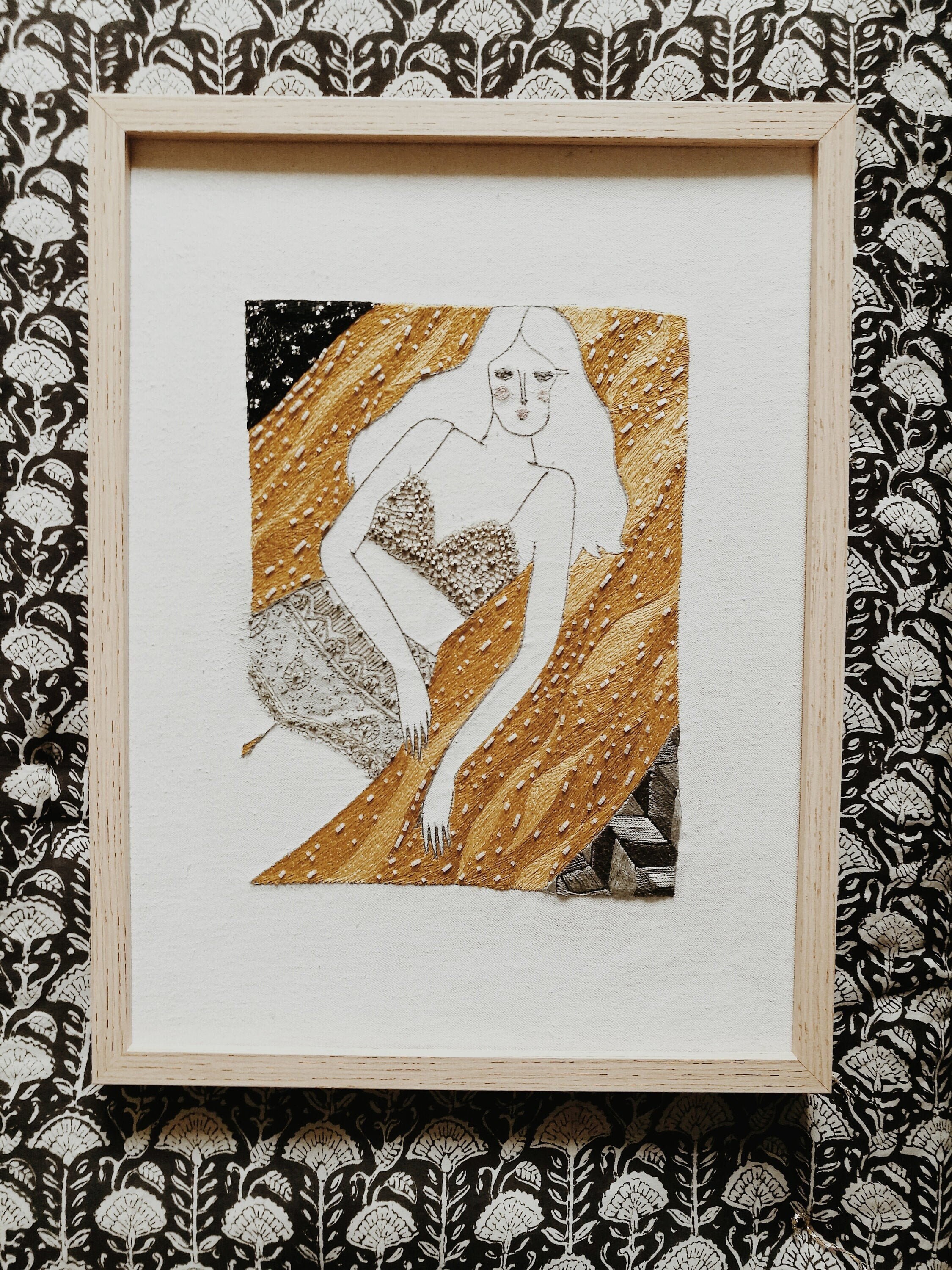 Broderie d'art Contemporaine et Perles sur La Plage Ensoleillée ...