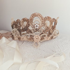 Crown/headpiece/tiara NEREÏDE of braided straw image 4