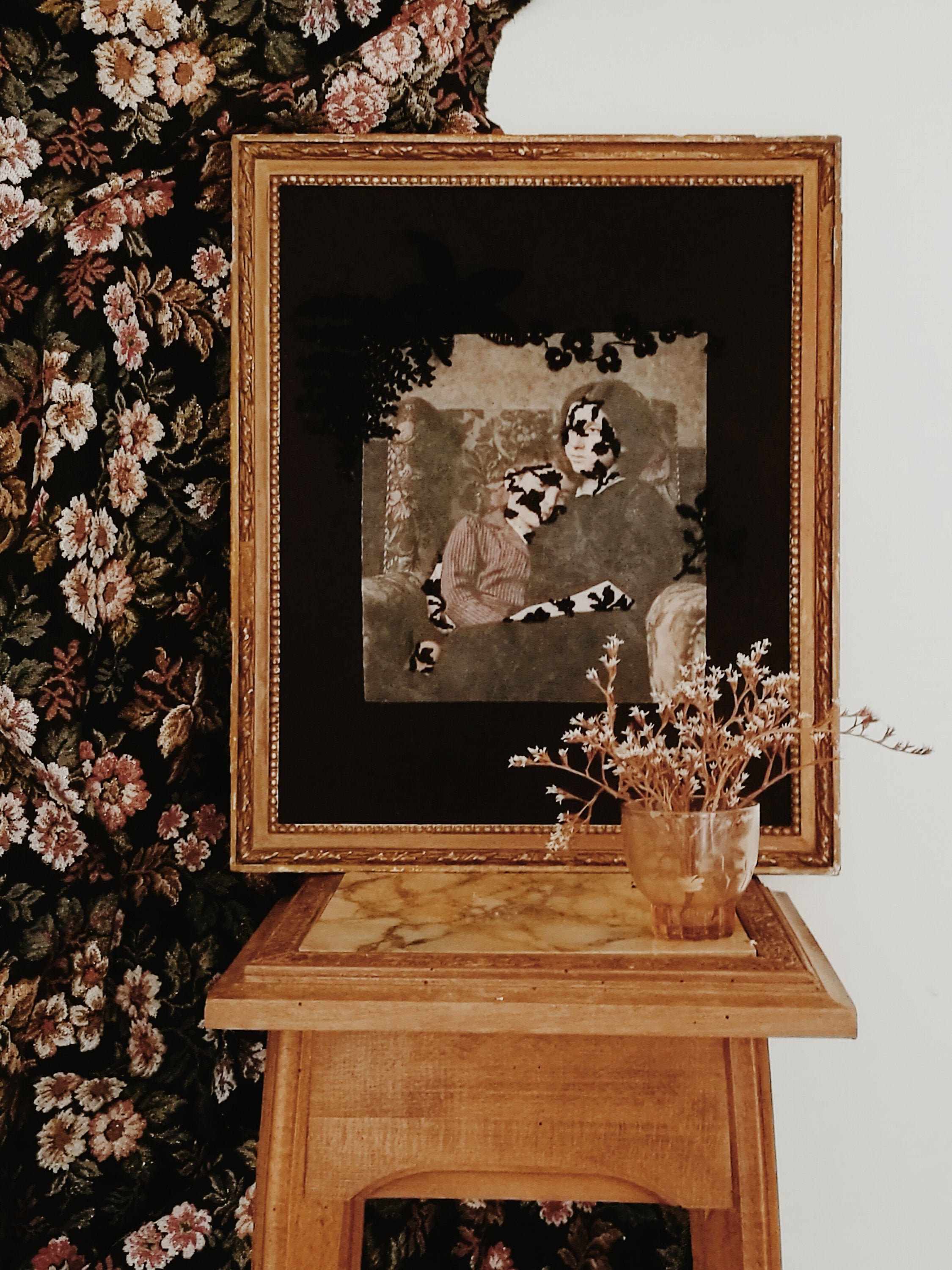 Photographie Vintage en Couleur Brodée La Mère et L'enfant